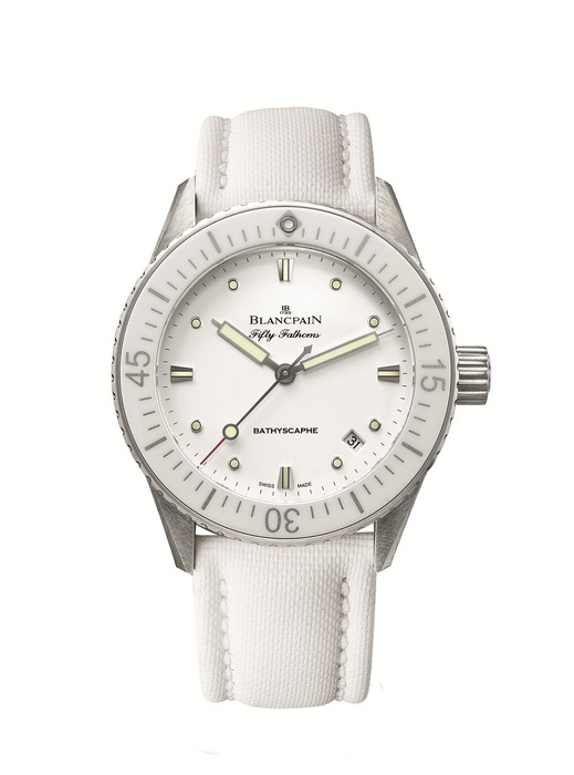BLANCPAIN 五十噚復刻系列Bathyscaphe 女用自動潛水腕錶,304,000元。